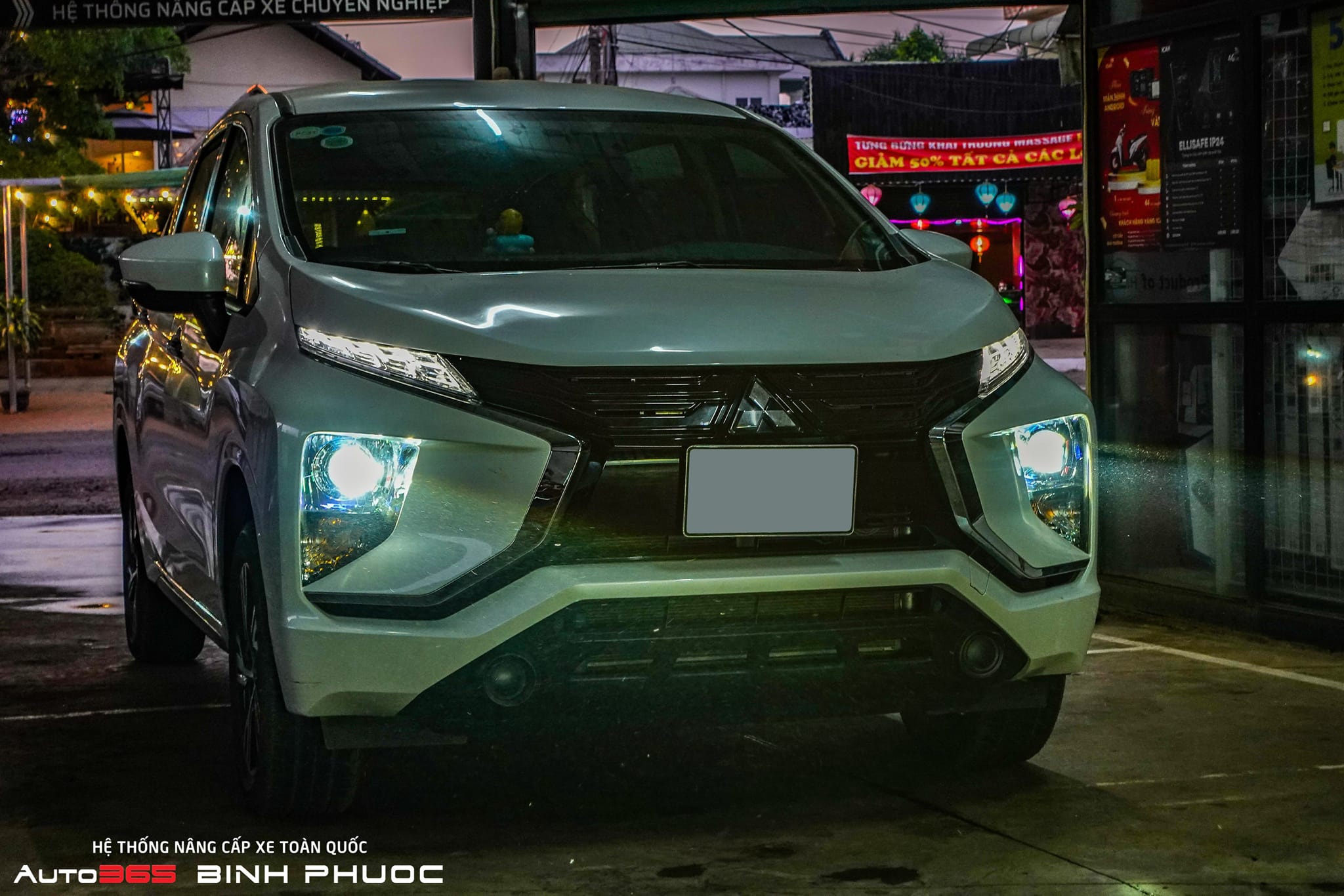 Mitsubishi Xpander độ đèn Bi LED Titan Gold 2.0